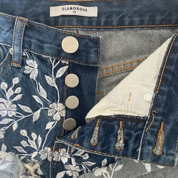 Glamorous Boho High Rise Embroidered Denim Shorts XS NWOT - Picture 9 of 11